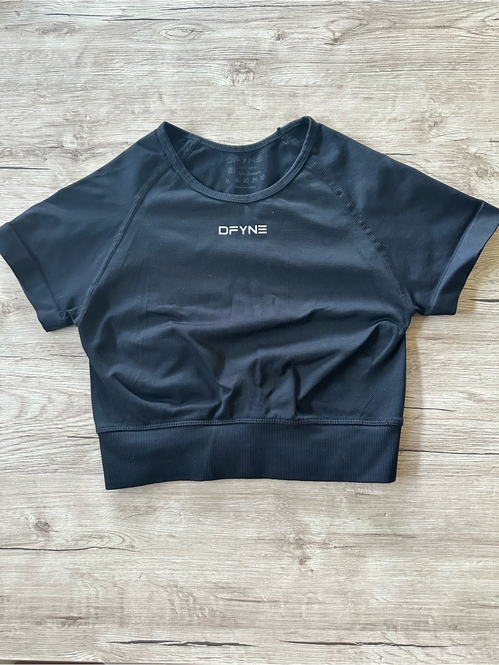 DFYNE Black Seamless Cropped Short Sleeve Workout Top